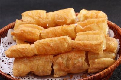​油条为什么有氨水味 油条有氨水味还能吃吗