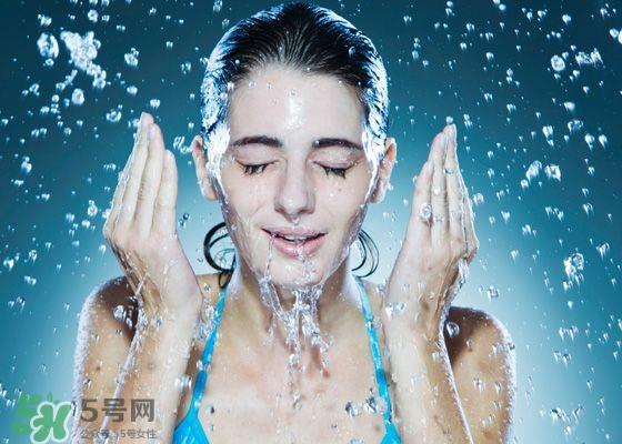 温水毛巾卸妆法 修复期精准卸妆方法