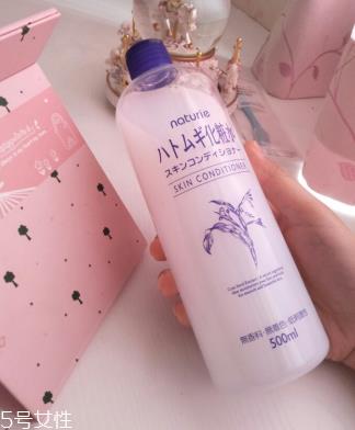 用了薏仁水还用乳液吗 薏仁水配ahc乳液可以吗