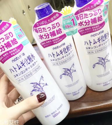用了薏仁水还用乳液吗 薏仁水配ahc乳液可以吗