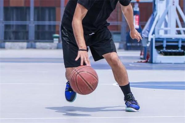 新百伦omn1s实战测评 伦纳德omn1s实战脚感怎么样
