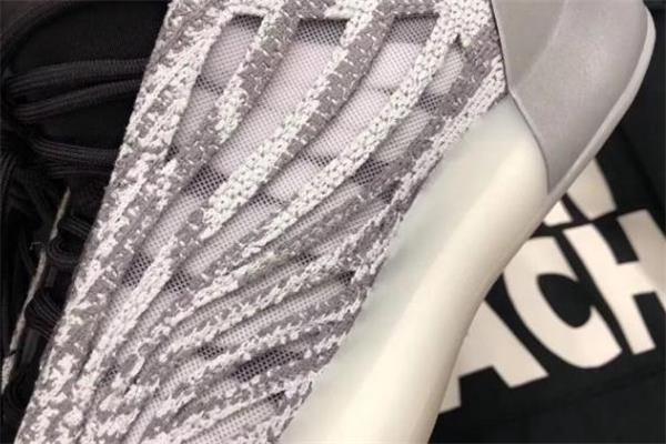 yeezy篮球鞋开箱测评 yeezy篮球鞋脚感怎么样