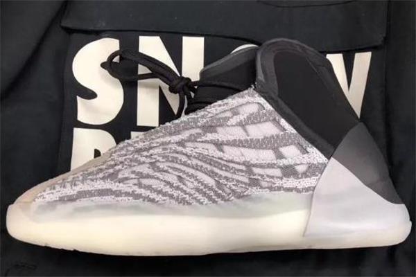 yeezy篮球鞋开箱测评 yeezy篮球鞋脚感怎么样