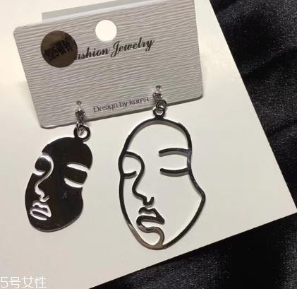 纯银耳钉哪个牌子好 选择大品牌