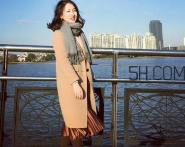 ​驼色大衣怎么穿好看_驼色大衣怎么搭配好