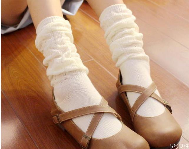 堆堆袜怎么搭配衣服 什么颜色的堆堆袜百搭