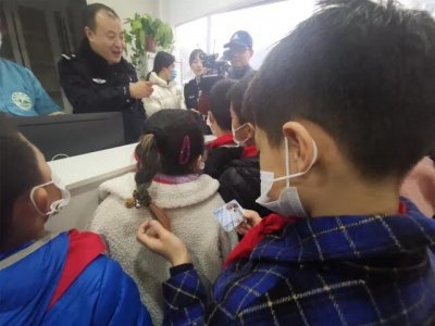 ​养狗怎么全方位训练（20岁女性养狗忠告)