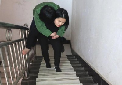 ​背瘫痪母亲上大学的湖南女孩，已是一对龙凤胎的妈妈！