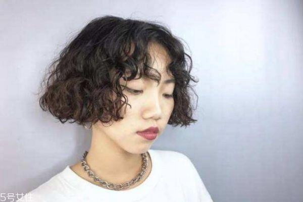 羊毛卷是热烫还是冷烫 烫羊毛卷注意事项