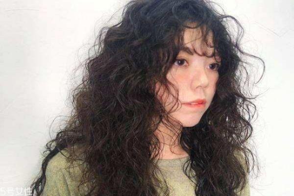 羊毛卷是热烫还是冷烫 烫羊毛卷注意事项