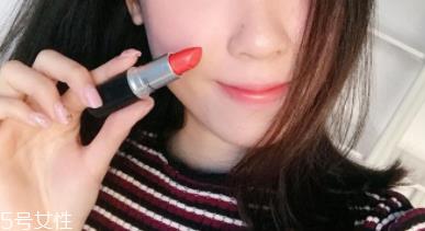 mac子弹头dozen carnations试色 带细闪的无敌少女色
