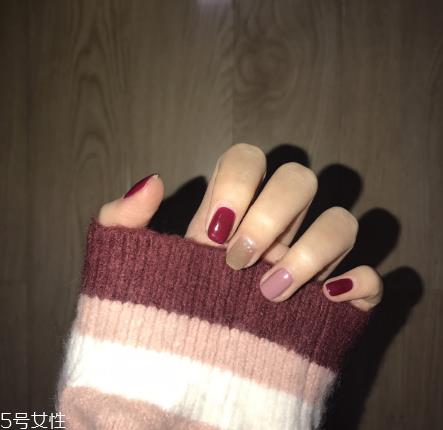 今年最流行的美甲款式 超显手白的气质可爱美甲