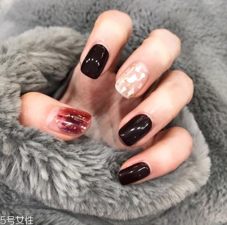 今年最流行的美甲款式 超显手白的气质可爱美甲