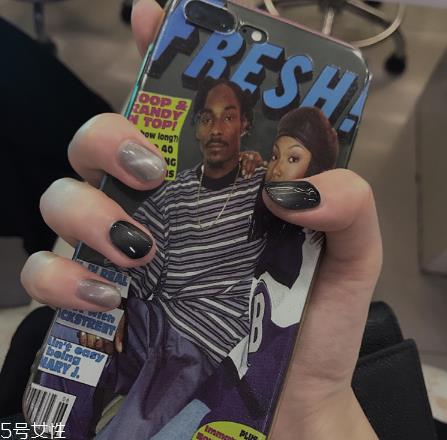 今年最流行的美甲款式 超显手白的气质可爱美甲