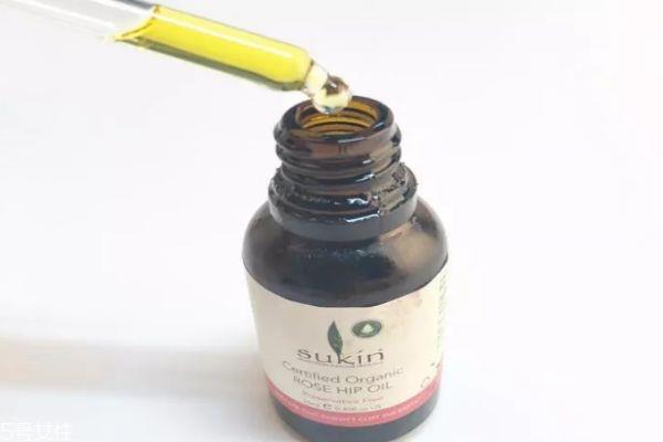 用完玫瑰果油还要用精华吗 玫瑰果油有哪些用法
