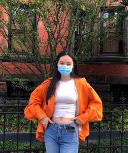 ​李连杰小女儿近照曝光 穿露脐装秀好身材