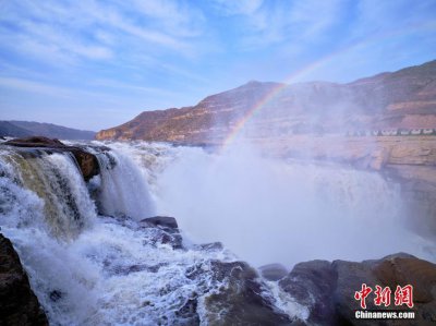 ​黄河壶口瀑布冰消河开 彩虹辉映