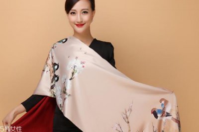 ​真丝围巾怎么搭配衣服 搭配法则要熟记