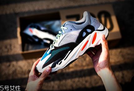yeezy 700开箱测评 yeezy 700上脚脚感怎么样