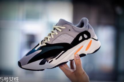 yeezy 700开箱测评 yeezy 700上脚脚感怎么样