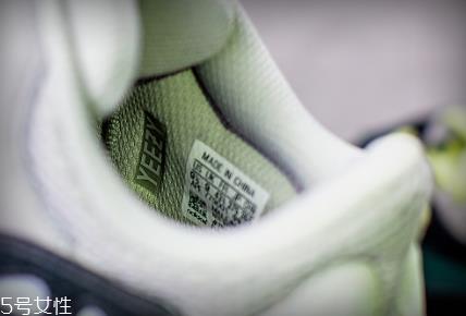 yeezy 700开箱测评 yeezy 700上脚脚感怎么样