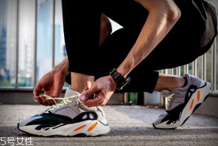 yeezy 700开箱测评 yeezy 700上脚脚感怎么样