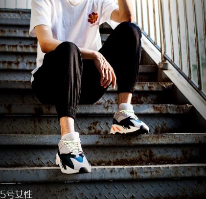 yeezy 700开箱测评 yeezy 700上脚脚感怎么样