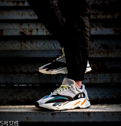 yeezy 700开箱测评 yeezy 700上脚脚感怎么样