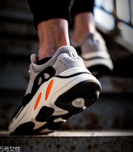 yeezy 700开箱测评 yeezy 700上脚脚感怎么样