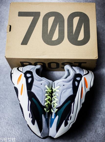 yeezy 700开箱测评 yeezy 700上脚脚感怎么样