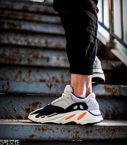 yeezy 700开箱测评 yeezy 700上脚脚感怎么样