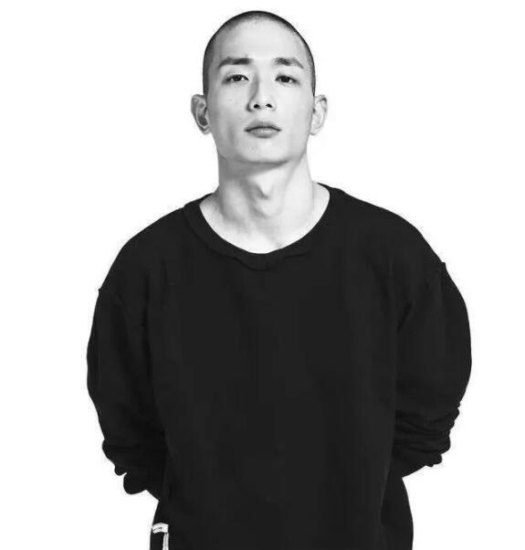 男生发量少适合什么发型 利落两边铲拯救形象