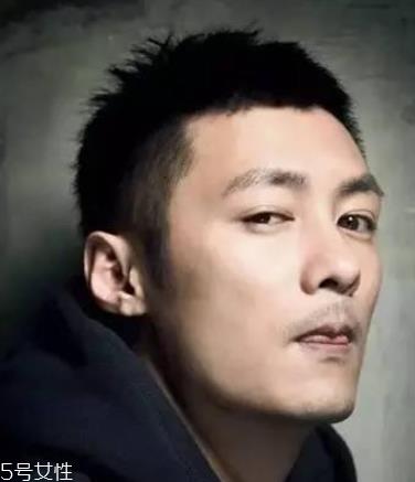 男士鬓角怎么修好看 这3种能修饰脸型