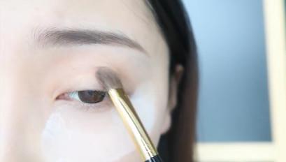 怎么画眼妆不显脏 画眼妆不显脏的方法