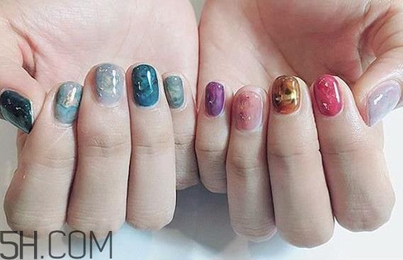 黑白系个性美甲图片 做美甲的4大损害
