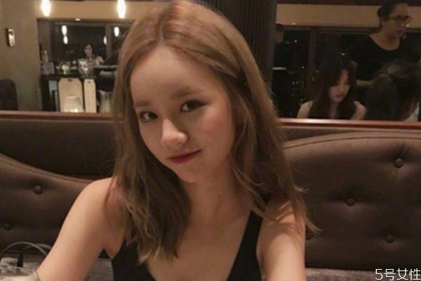 浅色系发色有哪些 显白的浅色系发色