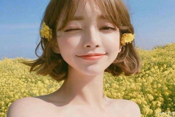 头发油腻可以用散粉吗 散粉可以缓解头发油腻吗