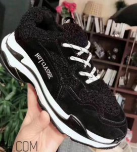 ​翻毛运动鞋怎么清洗？翻毛运动鞋能用水洗吗？