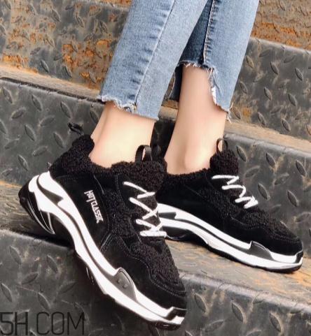 翻毛运动鞋怎么清洗？翻毛运动鞋能用水洗吗？