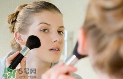 ​腮红怎么选颜色?如何选择腮红颜色?