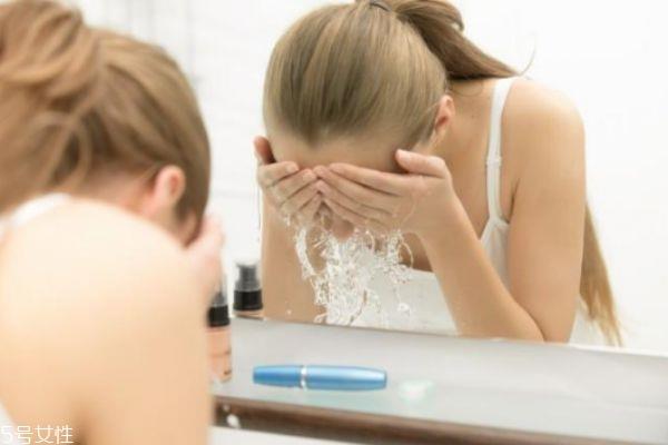 擦了乳液还能敷面膜吗 敷面膜前后的正确步骤