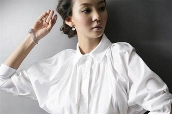 白色衣服染色了怎么办 白色衣服染色了怎么洗掉