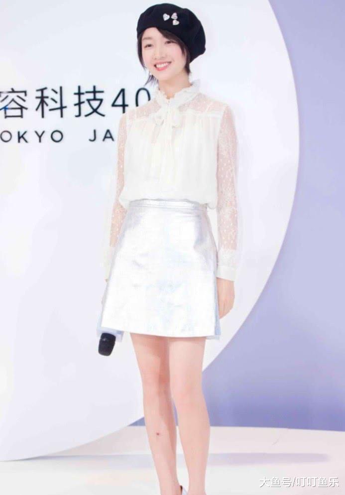 周冬雨走路得多用力, 青筋从脚踝爆到了脚尖? 这么长看着很难受