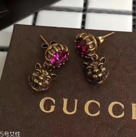 耳环多久换一次？耳环更换时间