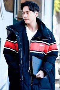 ​明星都在撞衫，杨幂陈伟霆同款羽绒服她们也在穿！