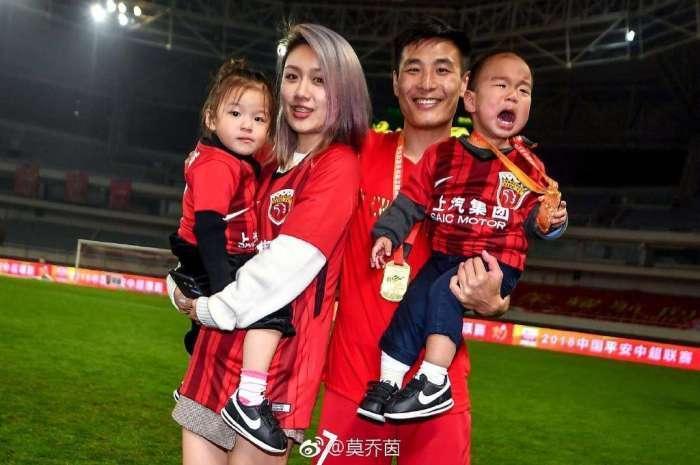 同甘共苦! 她曾陪武磊一起挤地铁, 如今成中超太太团最幸福女人