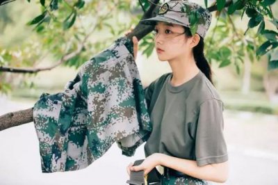 ​中南大学最美女教官走红网络 原来还不止一个