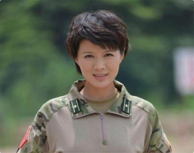 ​妻子用21年将其捧红，红后却移情别恋，46岁为博新欢笑还不惜改名