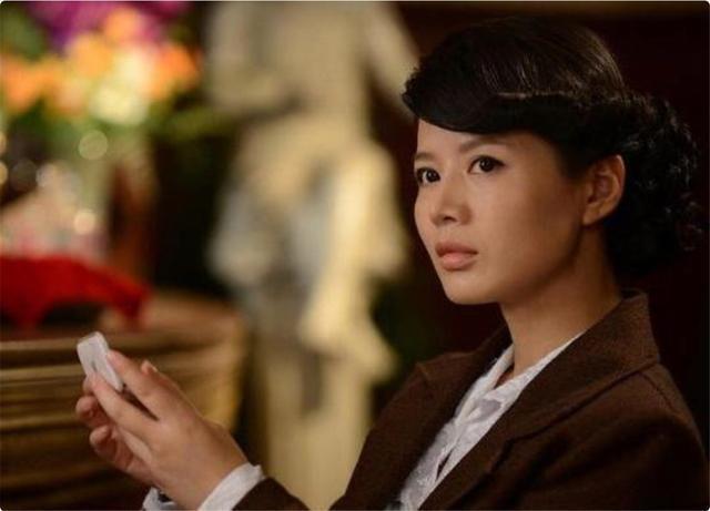 妻子用21年将其捧红，红后却移情别恋，46岁为博新欢笑还不惜改名