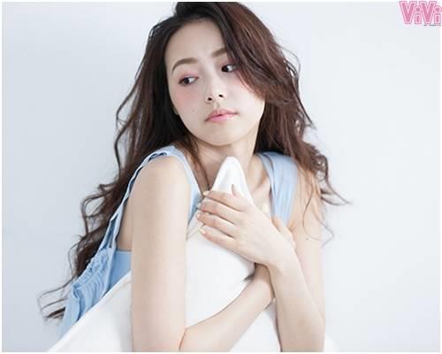 皮肤外油内干怎么调理 早中晚保养这样做